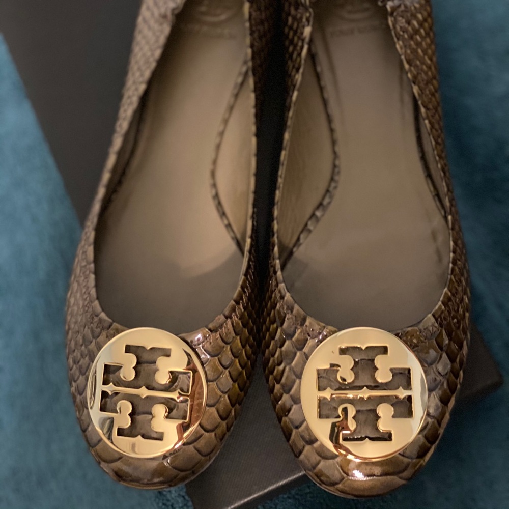 Tory Burch Olive Green Leather Flats